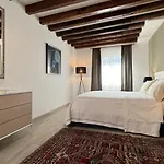 Apartment Stella Bis, 500M From Rialto\'S Bridge